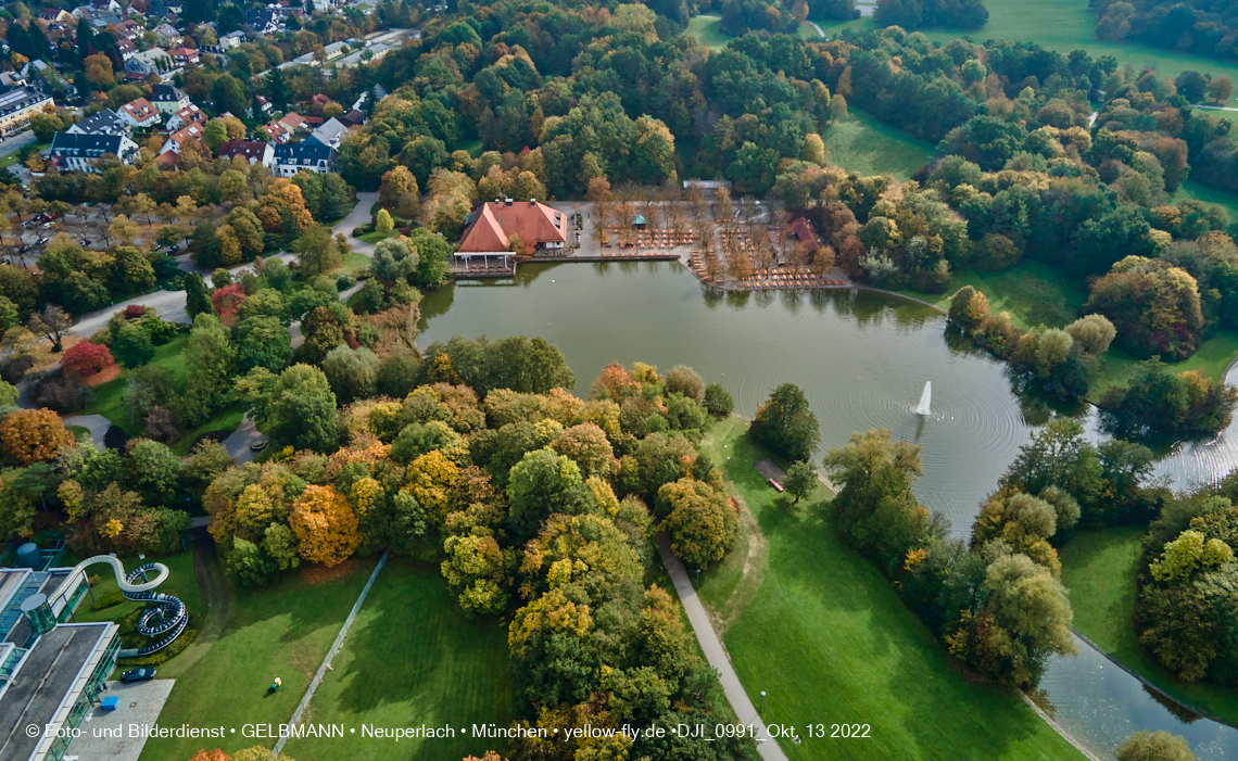 13.10.2022 - Der Ostpark mit See und Biergarten in Neuperlach 13.10.2022 - Der Ostpark mit See und Biergarten in Neuperlach